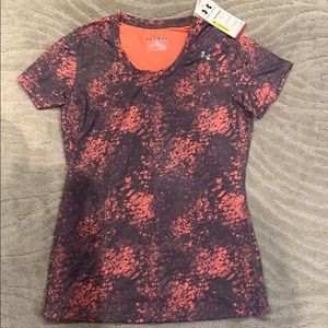 NWT UA Women’s fitted heat gear T-shirt size M
